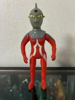 M1号　ジャイアント ウルトラマン　ソフビ　ウルトラQ・赤い玉 M1号 ジャイアント ウルトラマン ソフビ ウルトラQ・赤い玉 - メルカリ