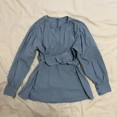 KBF+ 長袖ブラウス　コットンシャツ　ブルーのサムネイル