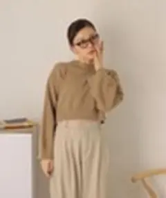 クルーネックショート丈プルオーバー