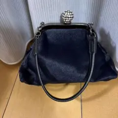 黒のがま口ハンドバッグ
