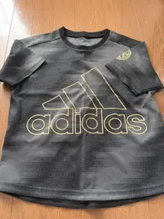 【adidas】半袖Tシャツ