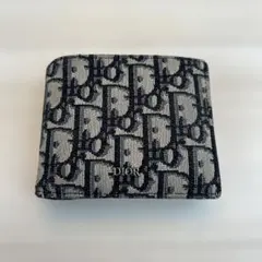Dior｜二つ折り財布｜モノグラムデザイン