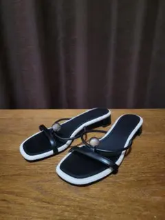 CHARLES & KEITH Georgie メタルボール ヒールミュールのサムネイル