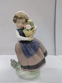 LLADRO リヤドロ 陶器人形 花を抱える少女 置物のサムネイル