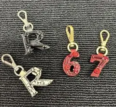 プラダ　アルファベットと数字のチャームのサムネイル