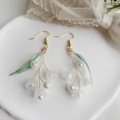鈴蘭の小枝ピアス　鈴蘭の小枝イヤリング　ワイヤーアクセサリー　スズラン