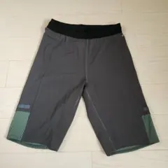 adidas ショートパンツ　Mサイズ