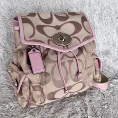 美品COACH ポピー メタリックシグネチャー バックパック ピンク 美品COACH ポピー メタリックシグネチャー バックパック ピンク - メルカリ