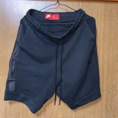 Nike テックフリースショートパンツ