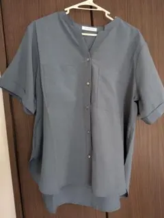 新品　THE SHOP TK 半袖シャツ スキッパーネック グレーのサムネイル