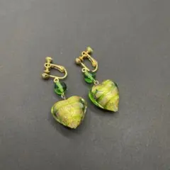 ガラス　緑色ハート型イヤリング