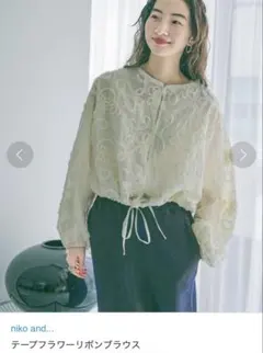 新品 niko and... テープフラワーリボンブラウス ♪のサムネイル