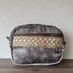 グレーの刺繍ポーチ 中型　ショルダーバックにも出来る