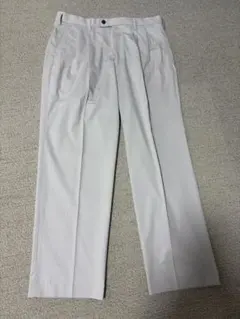 ユニクロ薄いグレースラックス メンズパンツ
