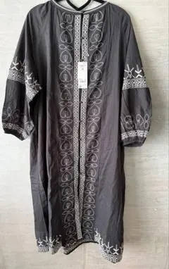 新品 right on 刺繍ワンピース 黒 Mサイズ【元値7590円】