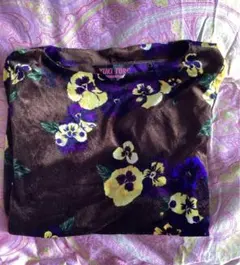 大幅お値下　極美品　トリイユキのパンジー模様トップス　生地はビロード光沢のサムネイル