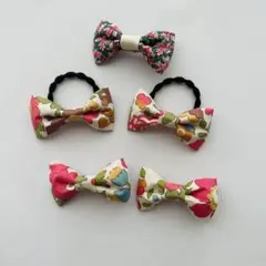 お買い得♡お揃い リバティ お花チャーム付ダブルリボン くるみボタン