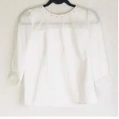 新品　Apuweiser-riche ビジュー付レースブラウス1のサムネイル