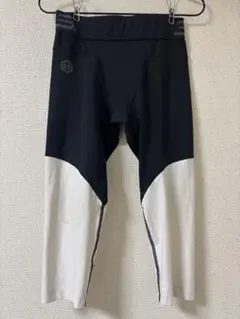 Under Armour RUSH HEATGEAR 3/4レギンス黒白