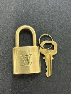 LOUIS VUITTON 南京錠 「323」パドロック 鍵2本付き - メルカリ