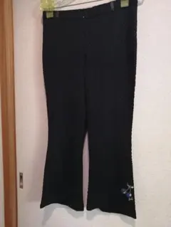 伊太利屋 ビジュー付きブラックフレアパンツ