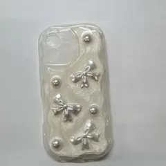 リボンとパールのiPhone16 ケース