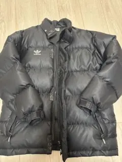 adidas ブラック ダウンジャケット