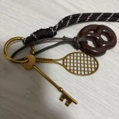 キーホルダー プレッツェル テニスラケット 鍵モチーフ