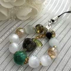 天然石ビーズストラップりんごチャーム 黒緑白ホワイトブラックグリーン「37」