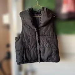 フード無し黒ダウンベスト
