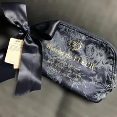 【新品未使用】Maison de FLEUR フラワープリントラウンドポーチ