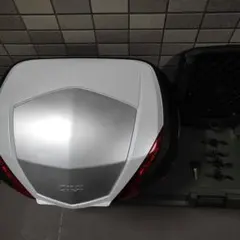GIVI(ジビ) V47 モノキーケース 汎用ベースE251 - メルカリ