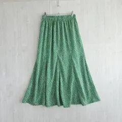 Melan Cleuge 小花柄 ロングスカート 緑 花柄 フレア Fのサムネイル