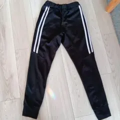 ■子供キッズジャージストライプデザイン ブラックパンツ 130サイズ美品