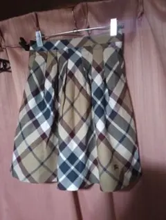 BURBERRY　チェック柄 フレアスカート ひざ丈