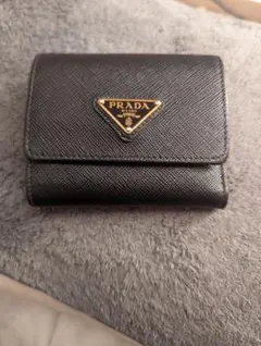 PRADA ブラック 二つ折り財布 サフィアーノレザー