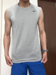 ナイキ　Nike Dri-FIT グレー ノースリーブシャツ　Mサイズ　美品