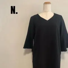 N. natural beauty basic Vネック 黒ワンピース ブラック