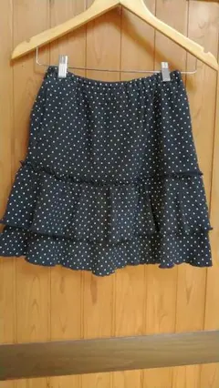 2段フリルの水玉模様のスカート（140センチ）