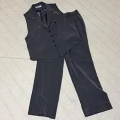 ダークグレー ベスト付きパンツセットアップ