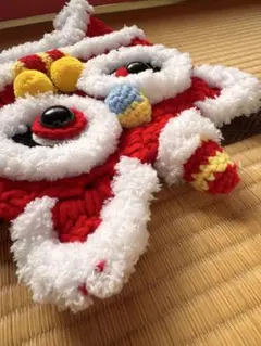 赤い動物モチーフニット帽