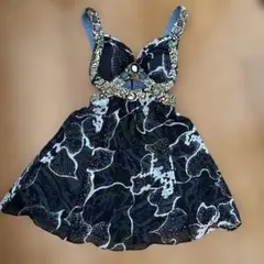 ビーズ装飾の黒と青のパーティードレス