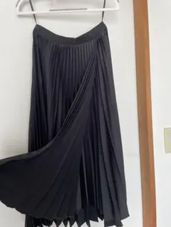 ブラック プリーツロングスカート