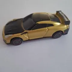 ハッピーセット トミカ 2021 ひみつのおもちゃ ゴールドGT-R NISMOのサムネイル