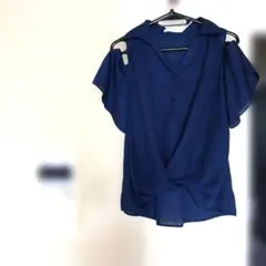 CECIL McBEE オープンショルダー ブラウス　紺のサムネイル