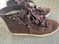 UGG ブラウン装飾付きハイカットスニーカー