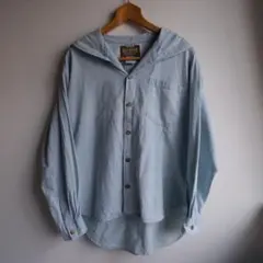 フード付きライトブルーシャツ