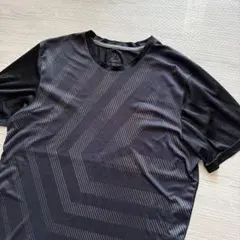 リーボック パターン Tシャツ 黒