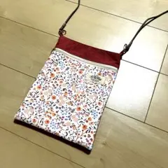 サコッシュ★小花柄★レッド★ハートの金具