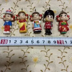 不二家 ペコちゃん 世界の衣装 チャーム　5種セットのサムネイル